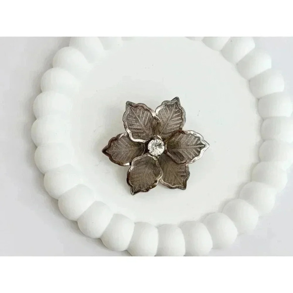 Silver Tone Rhinestone Adorned Vintage Snowflake  / Floral Brooch Pin - Picture 2 of 8